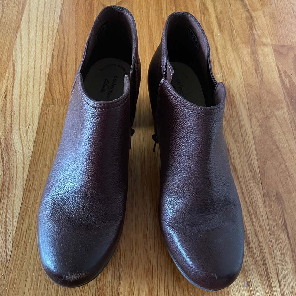 Clarks brown/burgundy ankle boot size 9.5